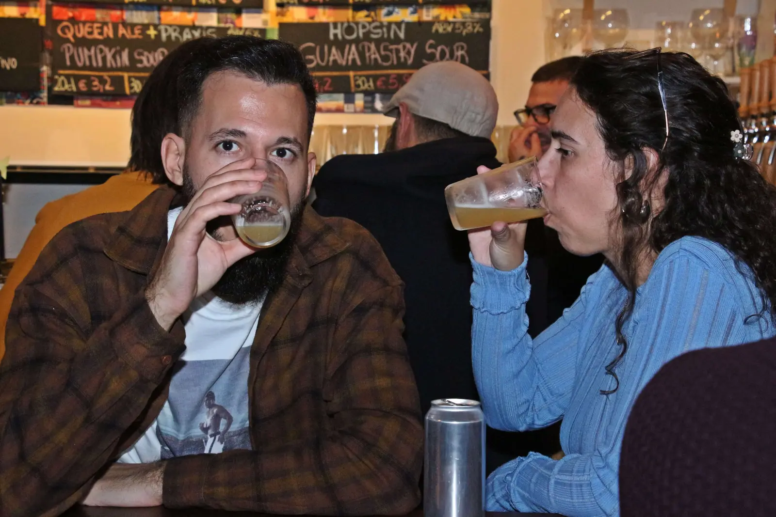 Seleção de cervejas artesanais à pressão no Queen Ale